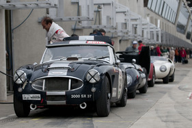 Le Mans Classic 2012 - At the same time, the cars were refueled in time for the next race