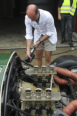 Le Mans Classic 2012 - Porsche 910 von 1970 - Blick in den Motorraum (Startnummer 55 des Grid 5)