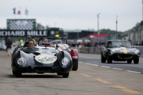 Le Mans Classic 2012 - Lively activity in the pit lane during refueling times