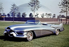 Le Sabre (1953) – 1956 vor dem Auditorium des General Motors Technical Center in Warren, Michigan