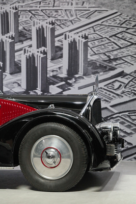 Bild: LeCorbusiers Vision einer dynamischen Autostadt und der Avions Vioisin C25 Aérodyne von 1935 - Grand Basel Preview 2017