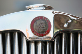 Lea-Francis 14 HP Estate Car (1951) - Marken-Emblem auf dem Kühlergrill