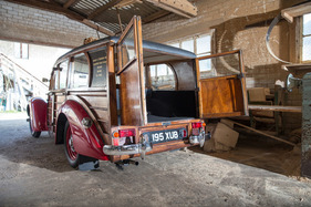 Lea-Francis 14 HP Estate Car (1951) - die geöffneten Schwenktüren geben Zugang zu einem grossen Kofferraum