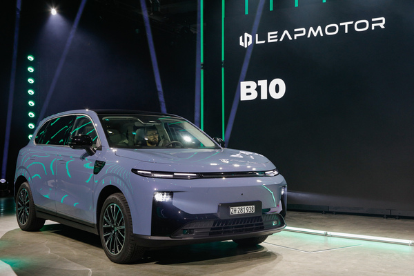 Leapmotor B10 (2025) - Neuankömmling - auf der "Media Stage" der 38. Auto Zürich 2025