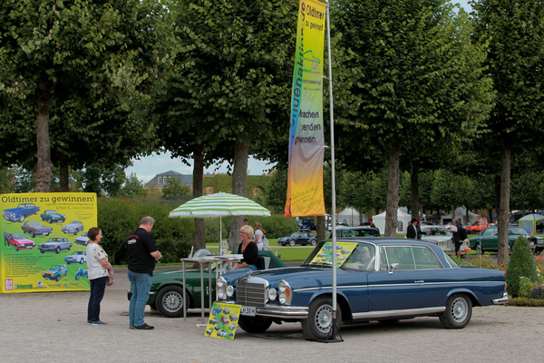 Lebenshilfe Giessen war mit dem Mercedes-Benz Coupé und einem Triumph Spitfire vertreten - Classic-Gala Schwetzingen 2020