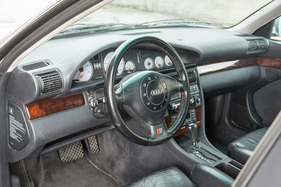 Lederlenkrad mit kompaktem Airbag – Audi S6 quattro (1996)