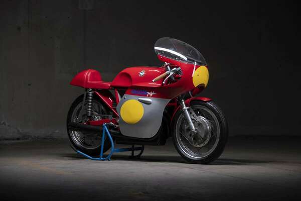 Legendäres Rennmotorrad von MV Agusta, die dreizylindrige 500er - Auto e Moto d'Epoca 2021