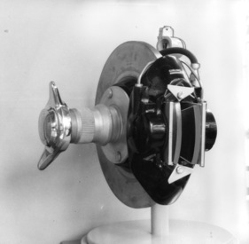 Leicht auswechselbare Bremsbelege bei der Girling-Scheibenbremse - Genfer Autosalon 1957