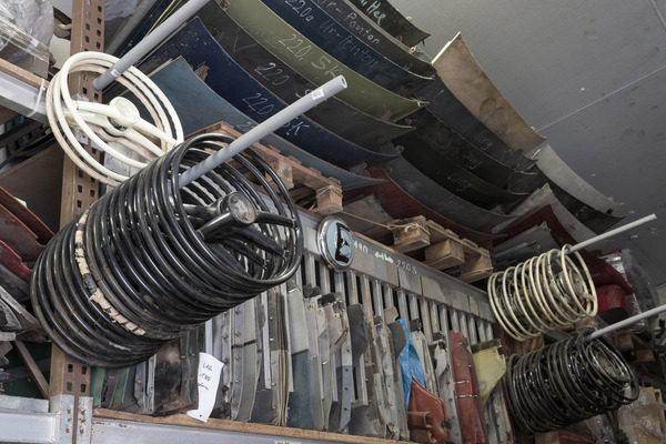 Lenkräder, Türen, Hauben - Einblicke in die Arbeit der Ponton-Manufaktur