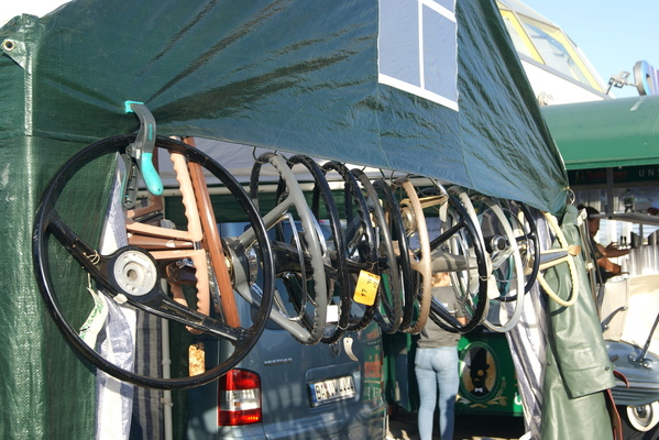 Lenkräder auf Augenhöhe: Schön, wenn man sich einmal nicht bücken muss – Veterama Mannheim 2022