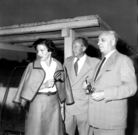 Leopold von Belgien mit Prinzessin Liliana de Rethy und Enzo Ferrari (1957)