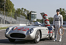 Lewis Hamilton fährt gerne in den alten Sportwagen wie dem Mercedes-Benz SLR von 1955