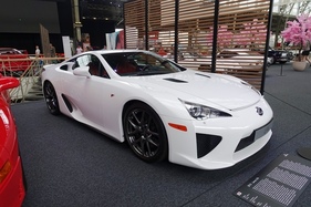 Lexus LFA (2010) – Sonderausstellung "Big in Japan" in der Autoworld Brüssel