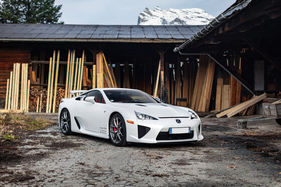 Lexus LFA (2011) - als Lot 136 angeboten an der RM/Sotheby's Versteigerung von Paris am 1. Februar 2023