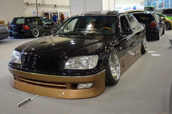 Lexus LS 400 (1998) – hat sich mal kurz hingelegt – Essen Motor Show 2023