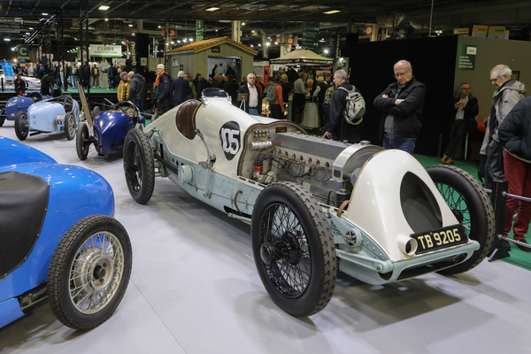 Leyland Thomas No 1 (1922) - der Reihen-Achtzylinder brauchte viel Platz - Rétromobile Paris 2024