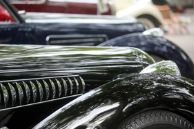 Lichtspiele auf Vorkriegs-Rundungen beim Zürich Classic Car Award 2021