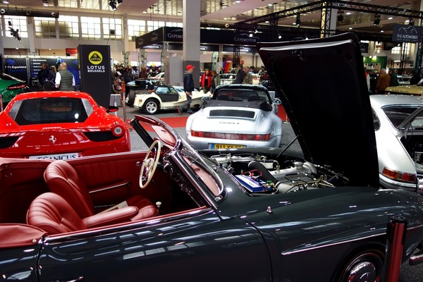 Liebhaberfahrzeuge aller Altersklassen – Interclassics Classic Car Show Brüssel 2023