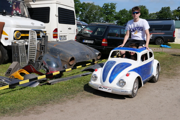 Liebling, die Kinder haben den Käfer geschrumpft! – Bockhorner Oldtimermarkt 2024