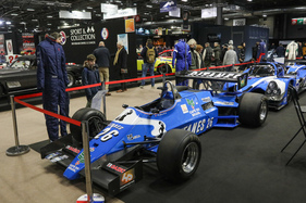 Ligier JS21 (1983) – mit besonderem doppelten Heckflügel – Rétromobile Paris 2025