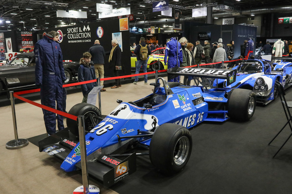 Ligier JS21 (1983) – mit besonderem doppelten Heckflügel – Rétromobile Paris 2025