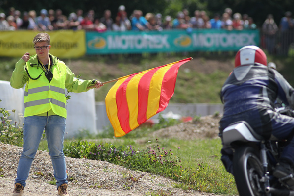 Bild: Lignières Historique 2014 - Eindrücke/Impressionen - Achtung Öl auf der Piste