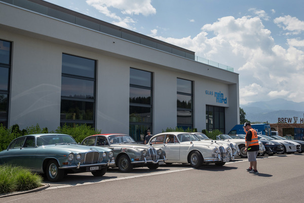 Limousinen Flanke an Flanke - Jaguar Meet Ace Cafe Juni 2020