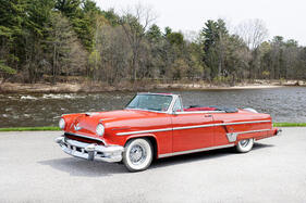 Lincoln Capri Convertible (1954) - angeboten als Lot 107 an der Bonhams The Greenwich Auction am 4. Juni 2023