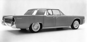 Lincoln Continental (1960) - von vorne und hinten imposant (1960)