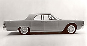 Lincoln Continental (1961) - als viertürige Limousine mit gegenläufig öffnenden Tören