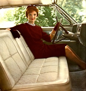 Lincoln Continental (1961) - stilvolles Interieur mit grosser Sitzbank (1961)