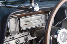 Lincoln Continental (1963) - Tacho bis 120 Meilen pro Stunde