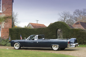 Lincoln Continental (1963) - mit allen Extraaustattungen, die auch die Präsidenten-Version hatte