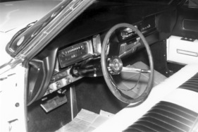 Lincoln Continental (1964) - Armaturenbrett mit Bandtacho