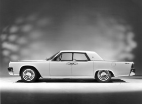 Lincoln Continental (1964) - für 1964 wird der Radstand um gut 7 cm gestreckt