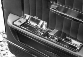 Lincoln Continental (1965) - Aschenbecher in den Türen