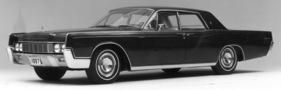 Lincoln Continental (1966) - Four Door Sedan des Modelljahres 1967 (1966)