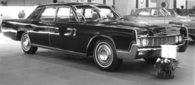 Lincoln Continental (1967) - 46'400 Franken teure Limousine des Ford-Konzerns mit 7,5-Liter-V8-Motor - Genfer Autosalon 1967