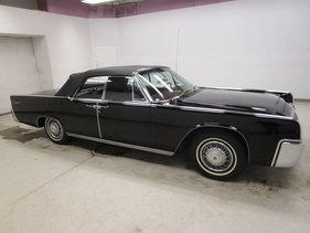 Lincoln Continental Convertible (1963) - als Lot 1057 an der RM Auction Fort Lauderdale am 6./7. April 2018