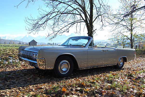 Lincoln Continental Convertible (1964) - angeboten als Lot 27 an der Versteigerung der Oldtimer Galerie Toffen vom 1. Dezember 2012