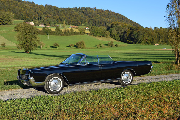 Lincoln Continental Convertible (1966) - offered at the auction of the Oldtimer Gallery in Toffen on November 29, 2014
