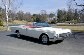 Lincoln Continental Convertible (1966) - verkauft an der Bonhams Auktion von Boca Raton am 23. Februar 2013 (1966)