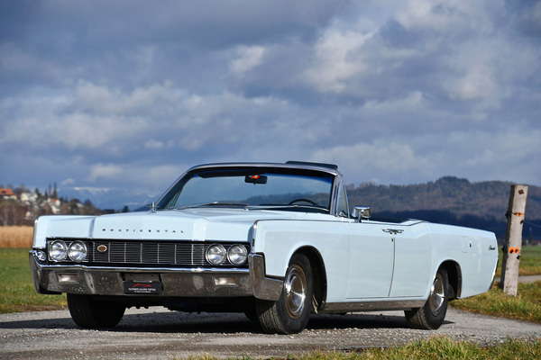 Bild: Lincoln Continental Convertible (1967) - als Lot 50 an der Versteigerung der Oldtimer Galerie in Toffen am 28. März 2020