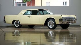 Lincoln Continental Four-Door Sedan (1961) - als Lot 173 an der Broad Arrow “The Academy of Art University Collection” San Francisco Auction 2025