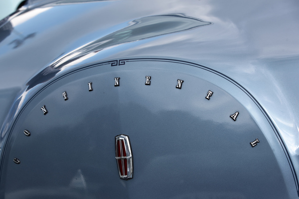 Lincoln Continental Mark V Givenchy Designer Edition (1979) - Givenchy-Schriftzug auch auf dem Heck - Dolder Classics Mai 2019