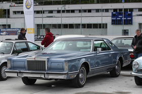 Lincoln Continental Mark V Givenchy Designer Edition (1979) - imposantes Coupé von 5,85 Metern Länge und 2,02 Metern Breite - Dolder Classics Mai 2019 (1979)