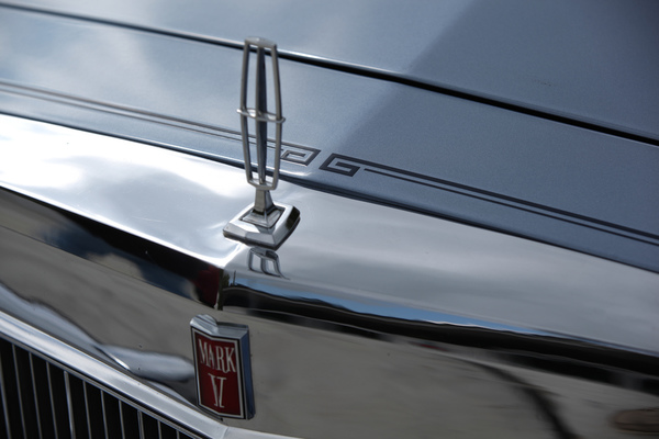 Lincoln Continental Mark V Givenchy Designer Edition (1979) - mit Givenchy-Logo - Dolder Classics Mai 2019