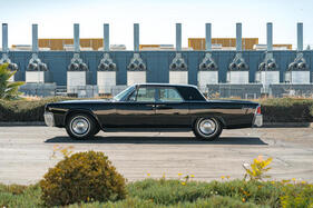 Lincoln Continental Sedan (1962) - als Lot 119 angeboten an der Bonhams Scottsdale Versteigerung am 27. Januar 2023