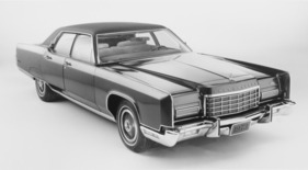 Lincoln Contintental Town Car (1973) - mit neuen noch sicherern Stossfängern