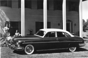 Lincoln Cosmopolitan (1951) - die stattliche Limousine mit gegenläufigen Türen